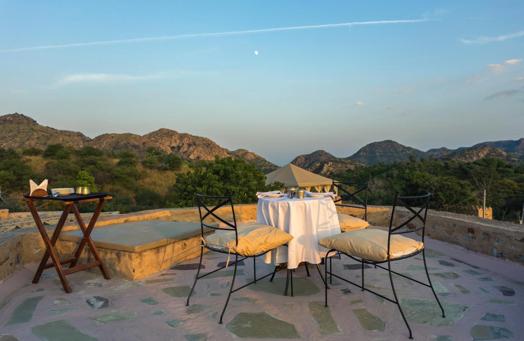 Manmatha A Luxury Retreat Bed and Breakfast Udaipur Esterno foto