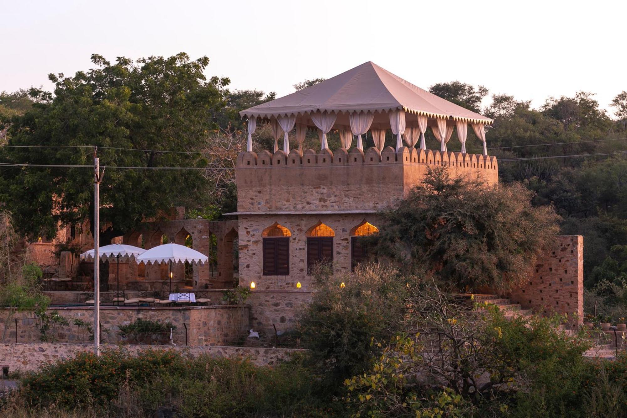 Manmatha A Luxury Retreat Bed and Breakfast Udaipur Esterno foto